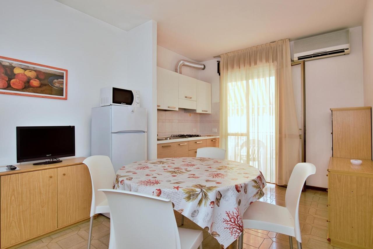 Residenza Canova Lignano Sabbiadoro Ngoại thất bức ảnh