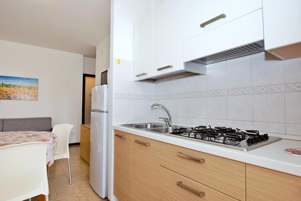 Residenza Canova Lignano Sabbiadoro Ngoại thất bức ảnh