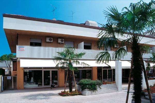 Residenza Canova Lignano Sabbiadoro Ngoại thất bức ảnh