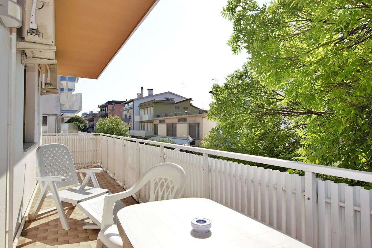 Residenza Canova Lignano Sabbiadoro Ngoại thất bức ảnh