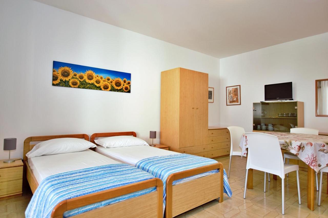 Residenza Canova Lignano Sabbiadoro Ngoại thất bức ảnh
