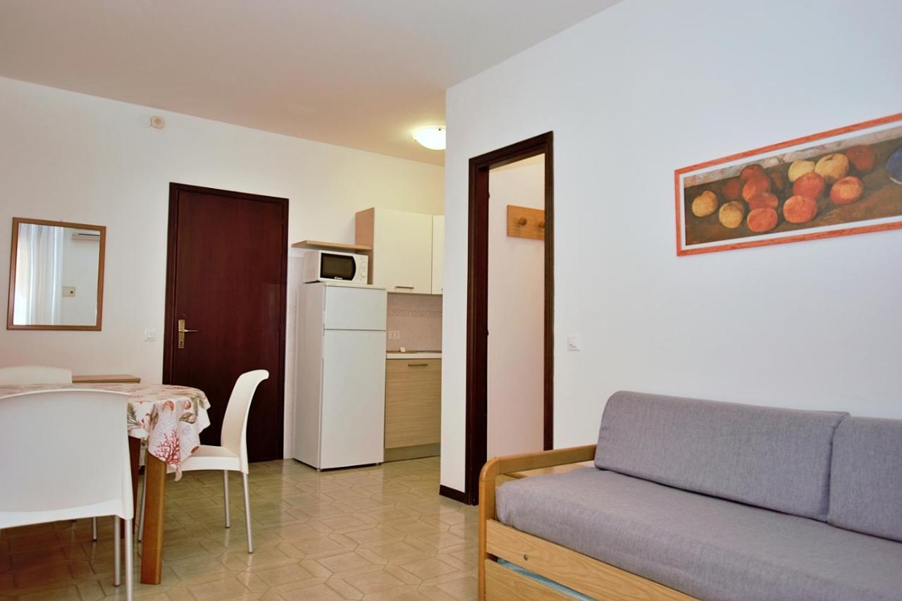 Residenza Canova Lignano Sabbiadoro Ngoại thất bức ảnh