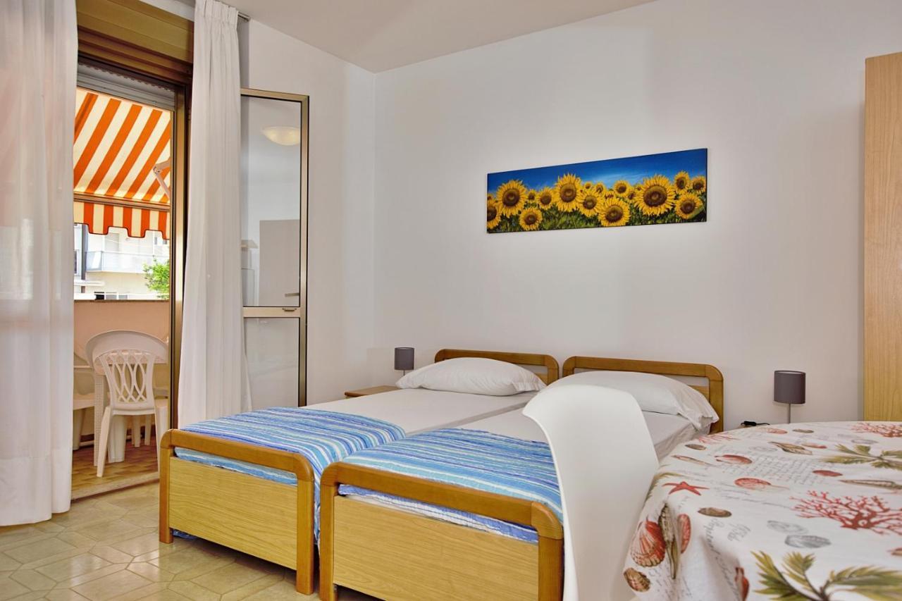 Residenza Canova Lignano Sabbiadoro Ngoại thất bức ảnh